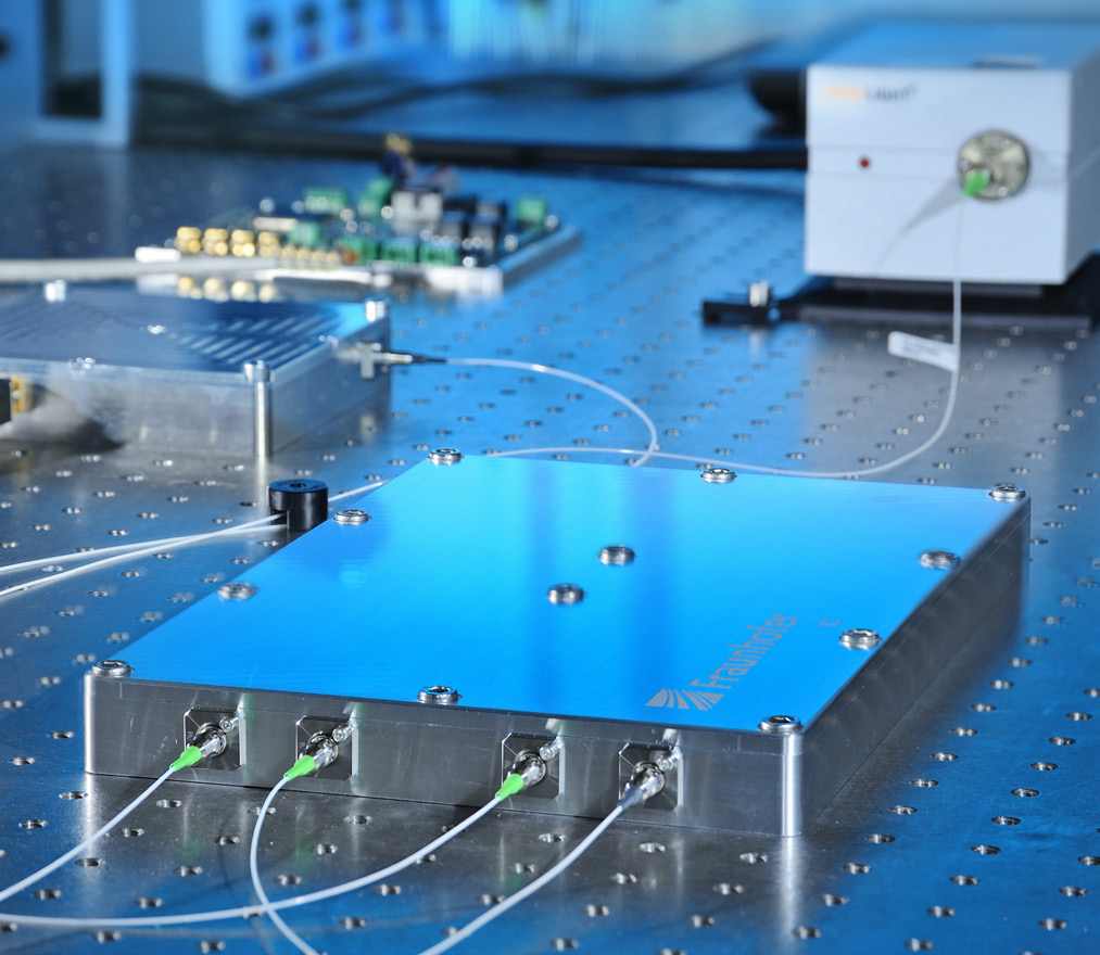Hochstabiler Faserlaser für die Gravitationsmessung.