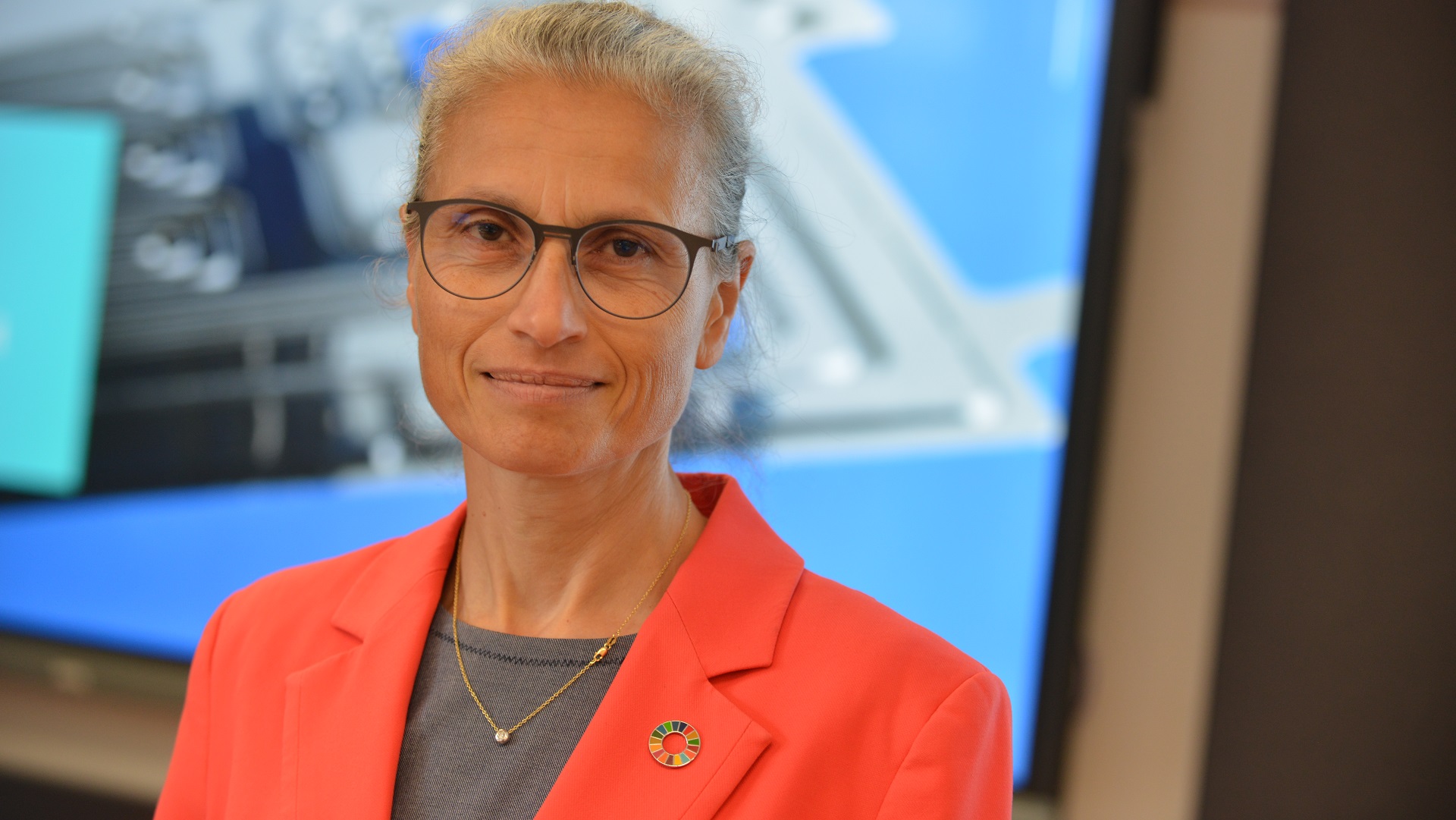 Dr. Dina Barbian vom eco2050 Institut für Nachhaltigkeit in Nürnberg betont: »Wir brauchen einen schnellen Übergang von fossilen Brennstoffen zu erneuerbaren Energien und den Ausbau der Wasserstoffinfrastruktur.«