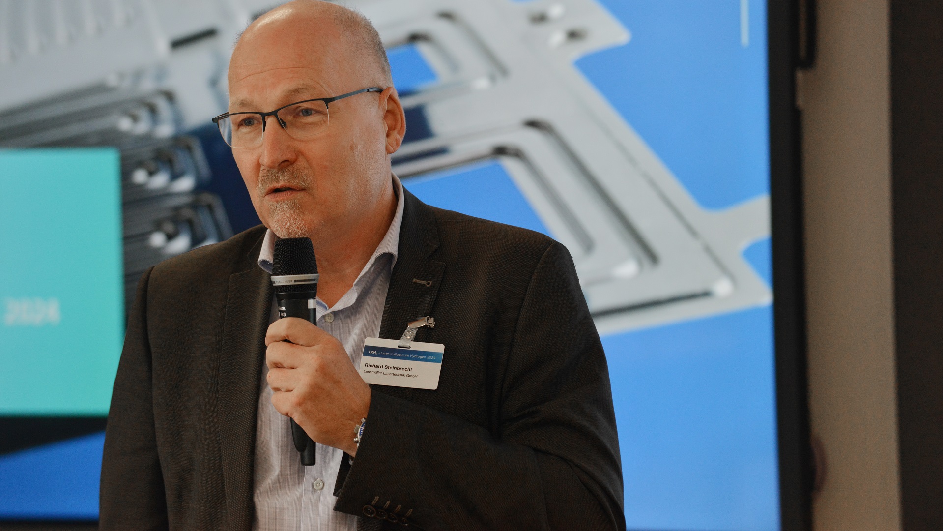 Richard Steinbrecht from Lessmüller Lasertechnik explains: "With millions of fuel cells produced worldwide every year, we have to monitor laser processes around the clock to find errors in the micrometer range."