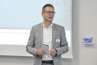 Dr. Alexander Olowinsky, head of the Joining and Cutting department at Fraunhofer ILT, explains the importance of laser technology for increasing efficiency in hydrogen production. He is the organizer and moderator of the fifth - LKH2 - Laser Colloquium Hydrogen, which develops sustainable solutions for facing the challenges in the hydrogen industry.